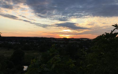 Een blik vanaf Châteaudun op het dal waardoor ik morgen verder trek