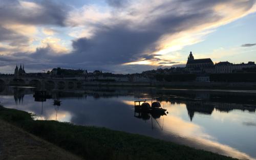 Blois bij avond
