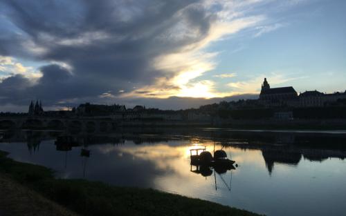 Blois bij avond