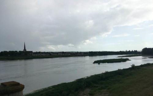 Nog even een blik terug voor Sully-sur-Loire