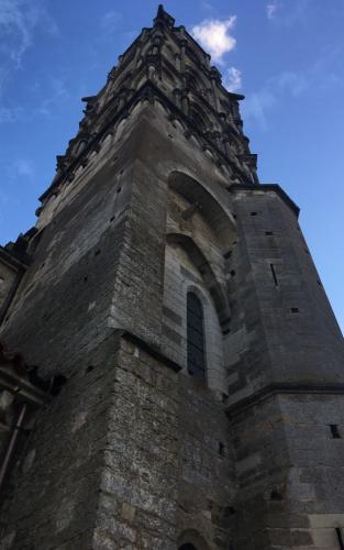 De bescheiden kerk van Saint-Père-sous-Vézelay