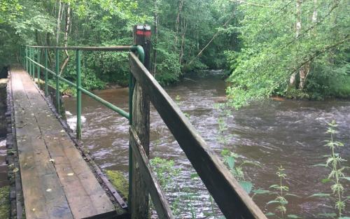 In de buurt van Crottefou over het riviertje La Cure