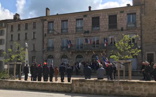 Viering van bevrijdingsdag in Saint-Bonnet-le-Chateau