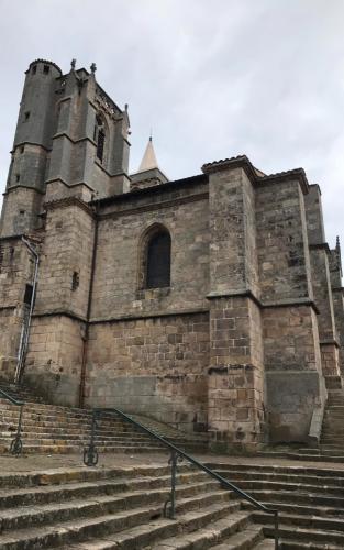 Saint-Bonnet-le-Chateau heeft best een mooie kerk