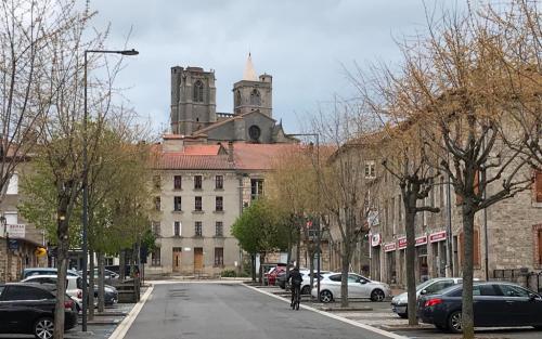 Saint-Bonnet-le-Chateau heeft best een mooie kerk